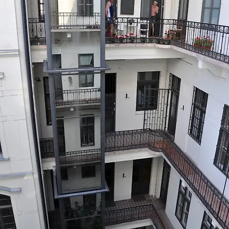 Pesto אכסניה *