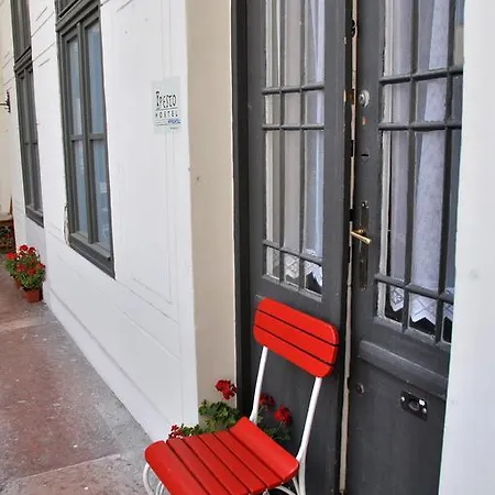 Pesto Hostel *